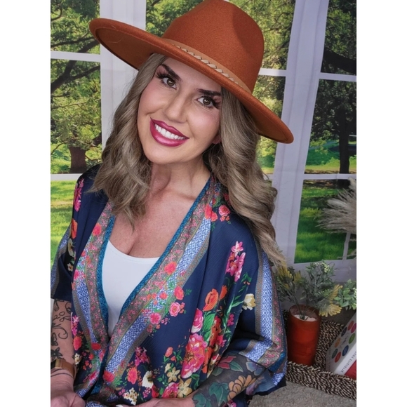 Felt Hat - Picture 2 of 3